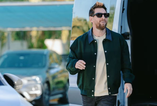 Messi llegó al predio de Ezeiza para su última función con la selección argentina