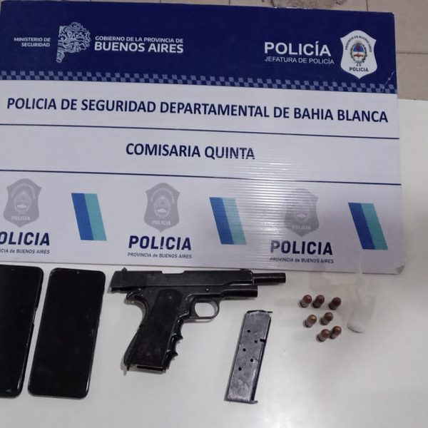 Durante un operativo aprehendieron a un hombre con un arma y cocaína